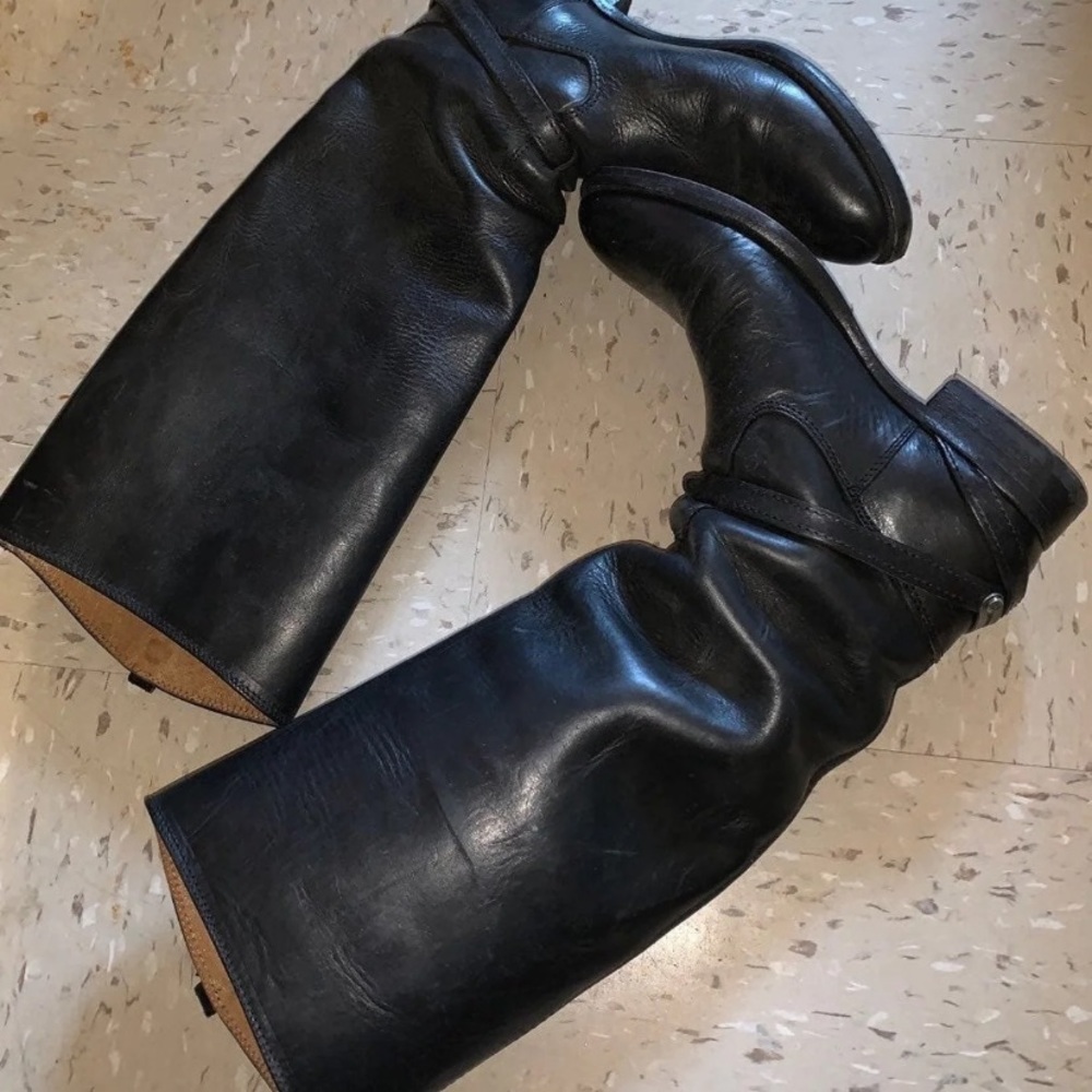Frye Black Lindsay Plate Boots